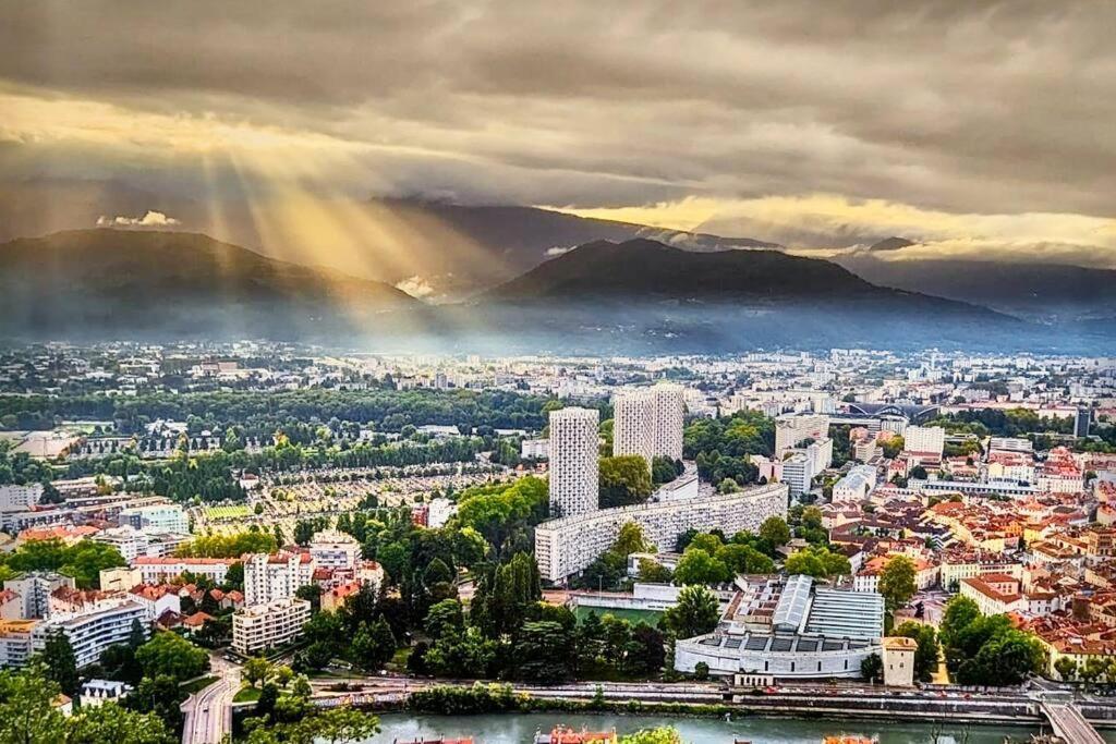 Magnifique T2 Refait A Neuf - Calme & Tout Equipe Avec Parking Grenoble Bagian luar foto