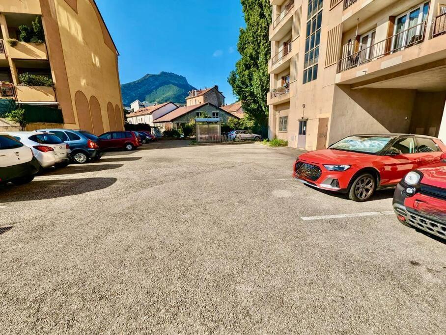 Magnifique T2 Refait A Neuf - Calme & Tout Equipe Avec Parking Grenoble Bagian luar foto